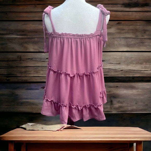 Cozy Casual Ruffle Flowing Tank Top with Tie Shoulder Straps; Size Medium - Picture 4 of 7